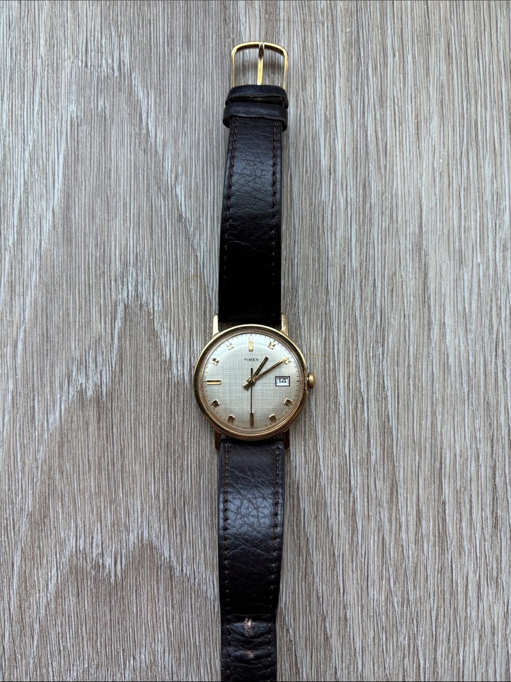 Vintage 1979 Timex Gold Tone Case with Brown Leather Strap - Picture 3 of 6